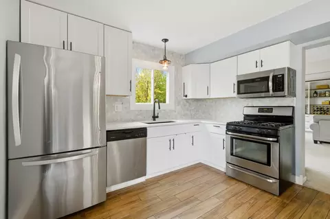 Kitchen - 404 Dover Dr, Roselle, IL 60172 photo 3 of 3