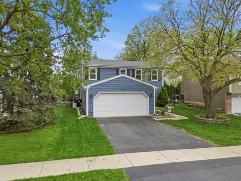 Exterior - 404 Dover Dr, Roselle, IL 60172 photo 2 of 5