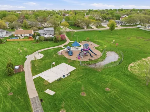 View/Area - 404 Dover Dr, Roselle, IL 60172 photo 6 of 7