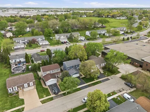 View/Area - 404 Dover Dr, Roselle, IL 60172 photo 3 of 7