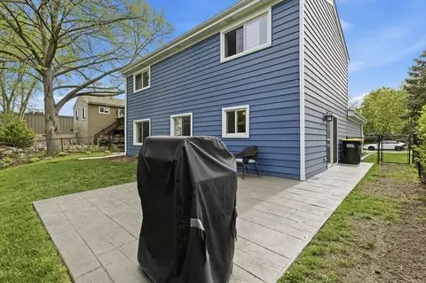 Exterior - 404 Dover Dr, Roselle, IL 60172 photo 3 of 5