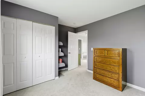 Bedroom - 404 Dover Dr, Roselle, IL 60172 photo 9 of 10