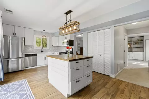 Kitchen - 404 Dover Dr, Roselle, IL 60172 photo 2 of 3