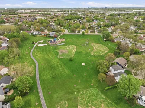 View/Area - 404 Dover Dr, Roselle, IL 60172 photo 5 of 7