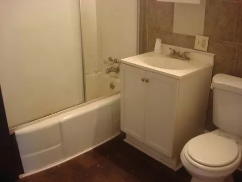 Bath - 424 E Main St E, Ottawa, IL 61350 photo 1 of 3