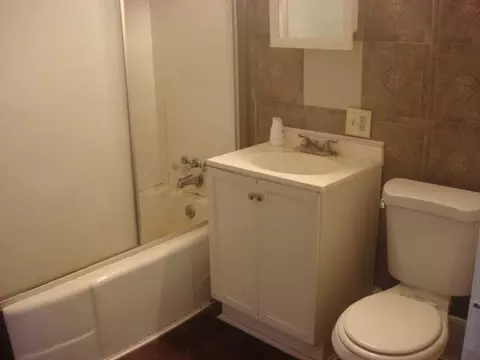 Bath - 424 E Main St E, Ottawa, IL 61350 photo 3 of 3