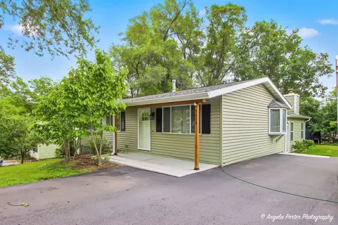 9019 Pine Ave, Wonder Lake, IL 60097