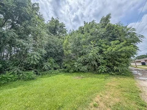 2405 Austin Ln, Champaign, IL 61821