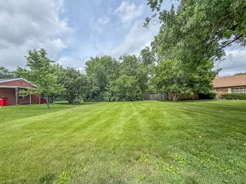 2808 Blair Dr, Champaign, IL 61821