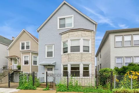2909 N Ridgeway Ave, Chicago, IL 60618