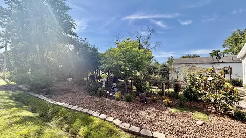 Exterior - 1225 Mckee St, Centralia, IL 62801 photo 8 of 10