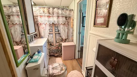 Bath - 1225 Mckee St, Centralia, IL 62801 photo 1 of 1