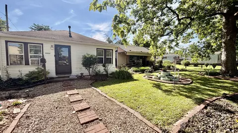 Exterior - 1225 Mckee St, Centralia, IL 62801 photo 3 of 10