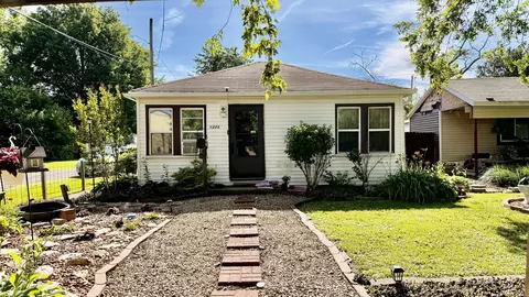 Exterior - 1225 Mckee St, Centralia, IL 62801 photo 2 of 10