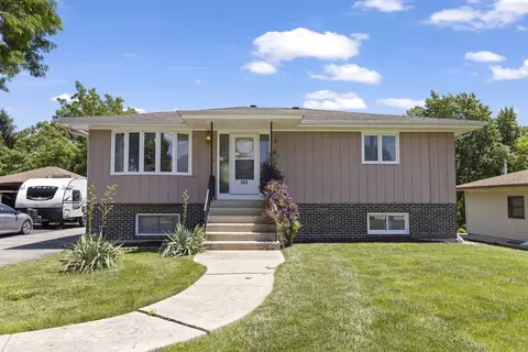 565 4th St, Lemont, IL 60439