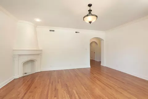 Living - 1324 Central St #1E, Evanston, IL 60201 photo 2 of 3