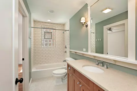 Bath - 1324 Central St #1E, Evanston, IL 60201 photo 1 of 2