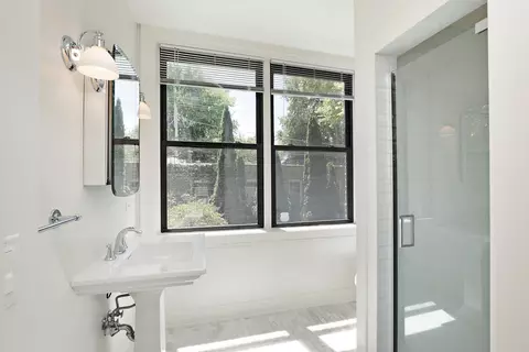 Bath - 1324 Central St #1E, Evanston, IL 60201 photo 2 of 2