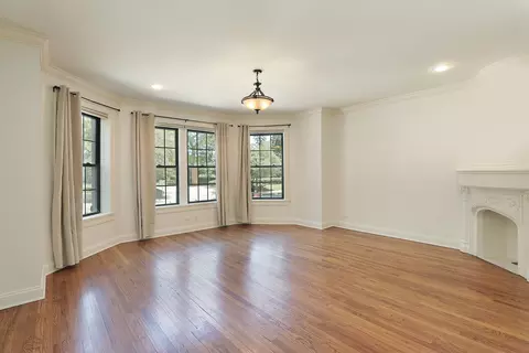Living - 1324 Central St #1E, Evanston, IL 60201 photo 1 of 3