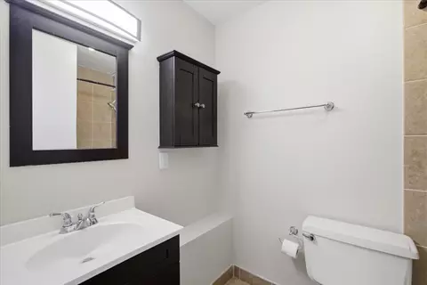 Bath - 1 E Scott St #1412, Chicago, IL 60610 photo 1 of 1
