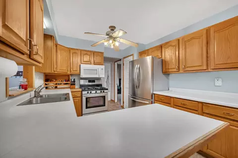 Kitchen - 16246 S Mcgrath Dr, Plainfield, IL 60586 photo 4 of 5