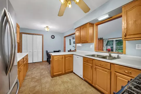 Kitchen - 16246 S Mcgrath Dr, Plainfield, IL 60586 photo 5 of 5