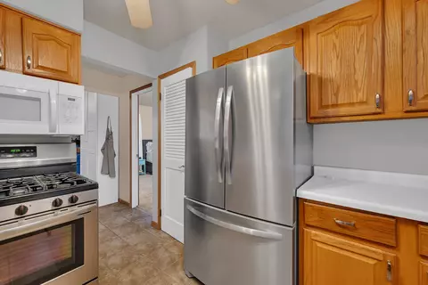 Kitchen - 16246 S Mcgrath Dr, Plainfield, IL 60586 photo 3 of 5