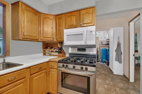 Kitchen - 16246 S Mcgrath Dr, Plainfield, IL 60586 photo 2 of 5