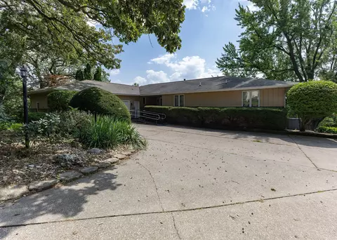 428 Overlook Ct, Geneseo, IL 61254