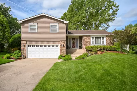 23 W311 Edgewood Ct, Glen Ellyn, IL 60137