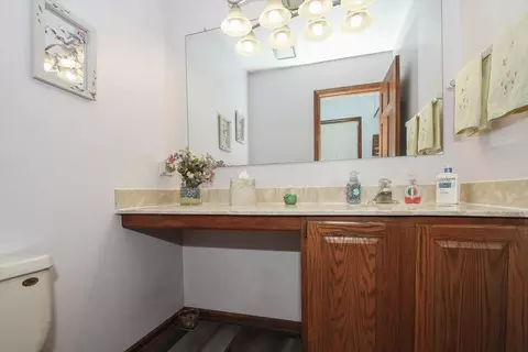 Bath - 619 Yardley Ln, Hoffman Estates, IL 60192 photo 1 of 3