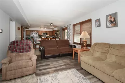 Living - 619 Yardley Ln, Hoffman Estates, IL 60192 photo 3 of 3