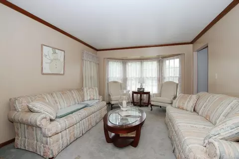 Living - 619 Yardley Ln, Hoffman Estates, IL 60192 photo 1 of 3
