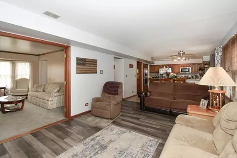 Other - 619 Yardley Ln, Hoffman Estates, IL 60192 photo 2 of 5