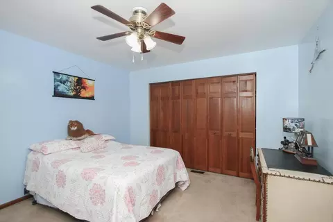 Bedroom - 619 Yardley Ln, Hoffman Estates, IL 60192 photo 3 of 4