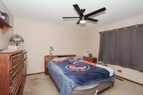 Bedroom - 619 Yardley Ln, Hoffman Estates, IL 60192 photo 4 of 4