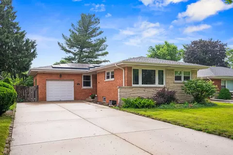 513 S William St, Mount Prospect, IL 60056
