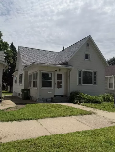 201 Fayette St, Clinton, IA 52732