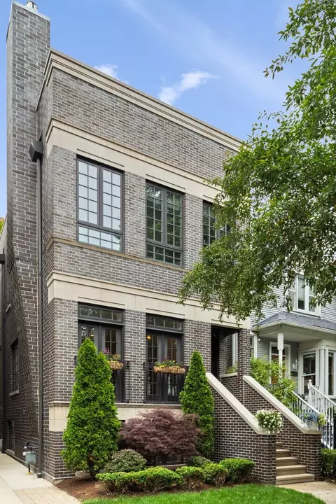 1306 W Byron St, Chicago, IL 60613
