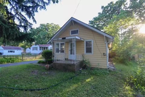 44 Oak Knoll Dr, Lake Villa, IL 60046