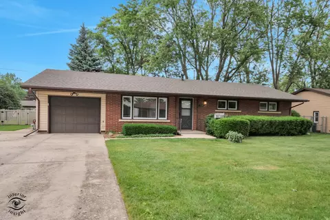 520 Evergreen Ln, Bradley, IL 60915