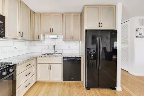 Kitchen - 420 Bode Rd, Hoffman Estates, IL 60169 photo 3 of 3
