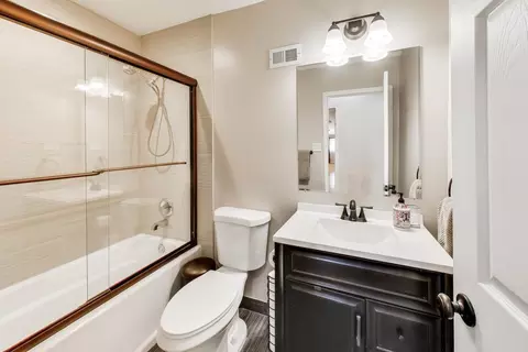 Bath - 420 Bode Rd, Hoffman Estates, IL 60169 photo 2 of 2