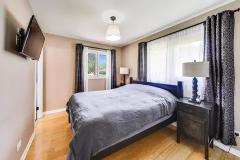 Bedroom - 420 Bode Rd, Hoffman Estates, IL 60169 photo 1 of 2
