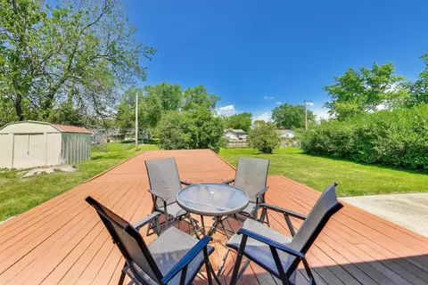 Exterior - 420 Bode Rd, Hoffman Estates, IL 60169 photo 4 of 8