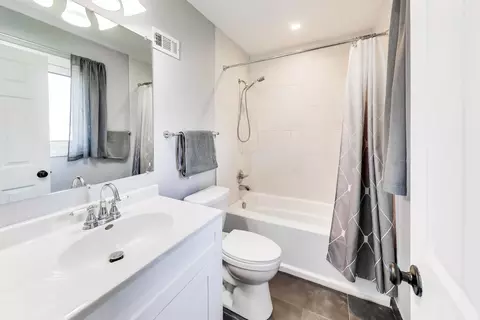 Bath - 420 Bode Rd, Hoffman Estates, IL 60169 photo 1 of 2