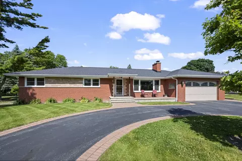 4 Garden Ct, Prospect Heights, IL 60070