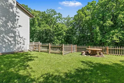 Exterior - 640 Clearview Ct, Algonquin, IL 60102 photo 5 of 6