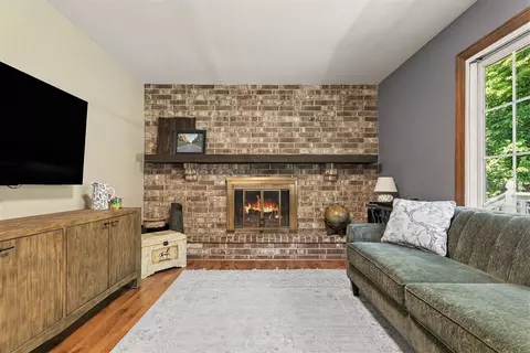 Living - 640 Clearview Ct, Algonquin, IL 60102 photo 2 of 2