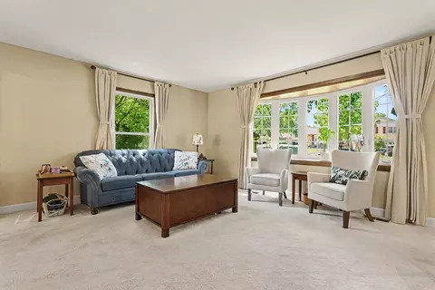 Living - 640 Clearview Ct, Algonquin, IL 60102 photo 1 of 2